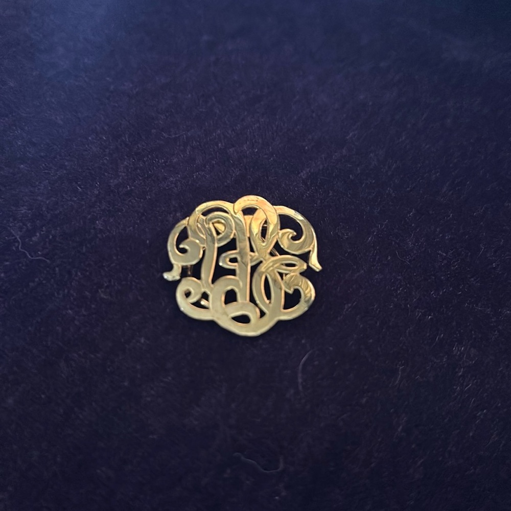 Beautiful Scarf Clip gold tone
